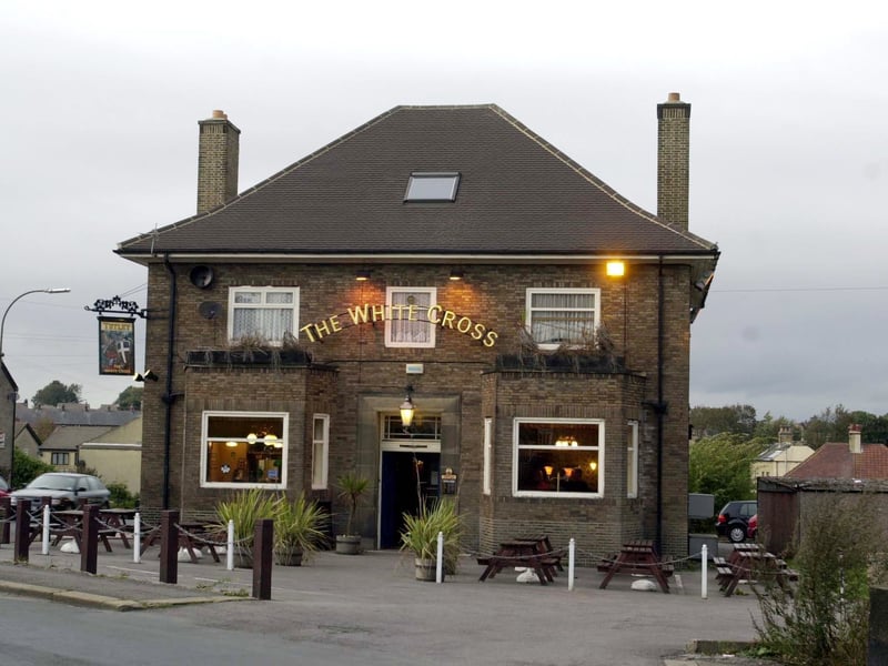 This Fartown pub boasted a successful football team back in the day. They won Leeds Combiation League's Sanford Trophy in May 1988. It was demolished with new housing built on the site.
