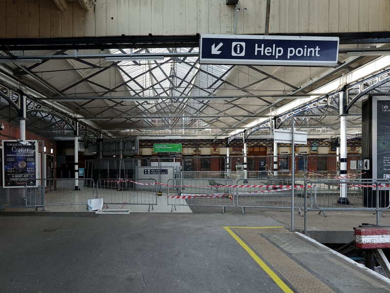 Empty concourse as major works are carried out on the upper railway lines at Portsmouth & Southsea station during February half-term
Picture: Chris Moorhouse (180225-39)