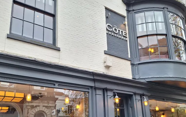 Cote Brassiere in Winchester has a 4.3* rating from 109 reviews. An OpenTable diner said: “I thoroughly recommend the Cote. My family and I booked for a special occasion to celebrate my daughter’s graduation from University of Winchester, as did some other families there. The service from the team there and the young lady who attended to us in particular was outstanding! So helpful and polite. Food was delicious, a convenient spot in town and charming ambience. First thing we said as we left was, “definitely coming again” Thank you everybody, signed off a happy day perfectly.”