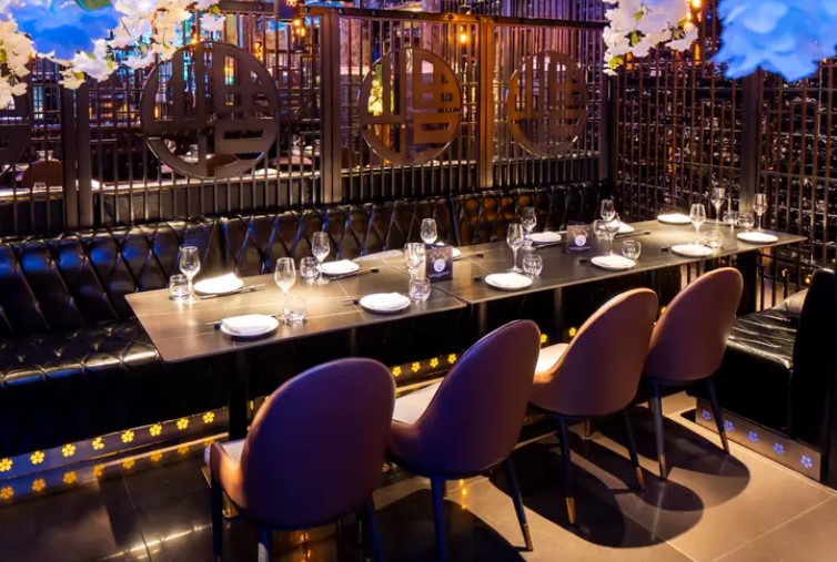 Shanghai 1814 in Southampton has a 4.7* rating from 988 reviews. An OpenTable diner said: “The most lovely experience for our anniversary. The staff were attentive and the restaurant was romantic and intimate. We were even surprised with a small anniversary cake to celebrate. Would whole heartedly go again.”