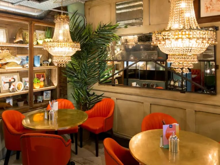 Bill’s Restaurant and Bar in Southampton has a 4.4* rating from 1,444 reviews. An OpenTable diner said: “As always we enjoyed the superb meal opting for the good value two-course meal deal. Excellent choice! Wonderful food, generous portions, superb presentation. Lovely staff.”