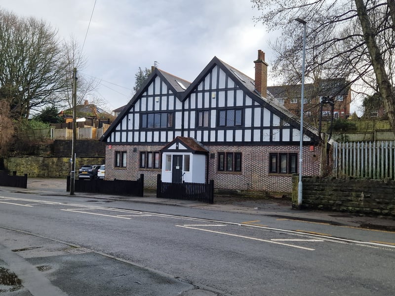 This pub on a sweeping bend of Littlemoor Road closed in the early 2010s. Now flats.