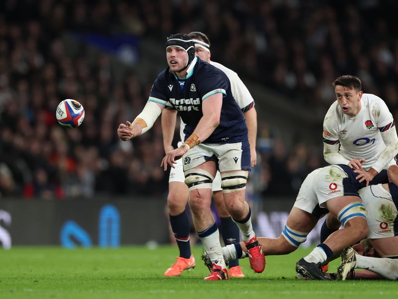 A hard shift from the Bordeaux lock who made way for Sam Skinner in second half. Brought competitive edge. 6