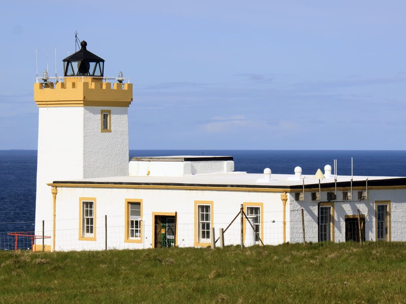 Caithness and the north coast of Sutherland offers a large area of unspoilt scenery in the far north of mainland Scotland. With little light pollution, there are plenty of places to go aurora hunting or stargazing in this area, including the picturesque Duncansby Lighthouse.