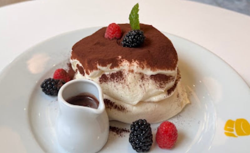 Fluffy Fluffy is located on Park Street in Bristol. What makes Fluffy Fluffy unique is that it serves up Japanese soufflé pancakes. The pancake house is a chain restaurant with locations dotted across the UK.