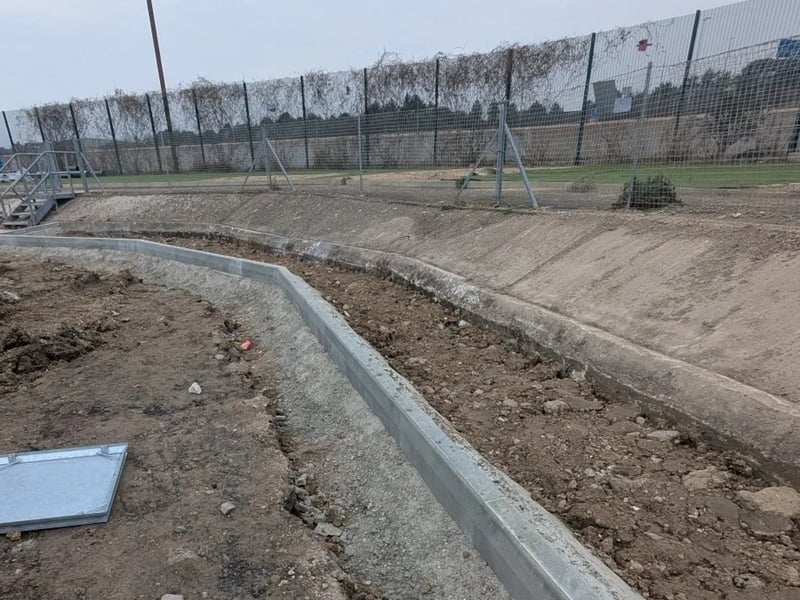 This image shows the blockwork that’s been put in place to make flower beds.