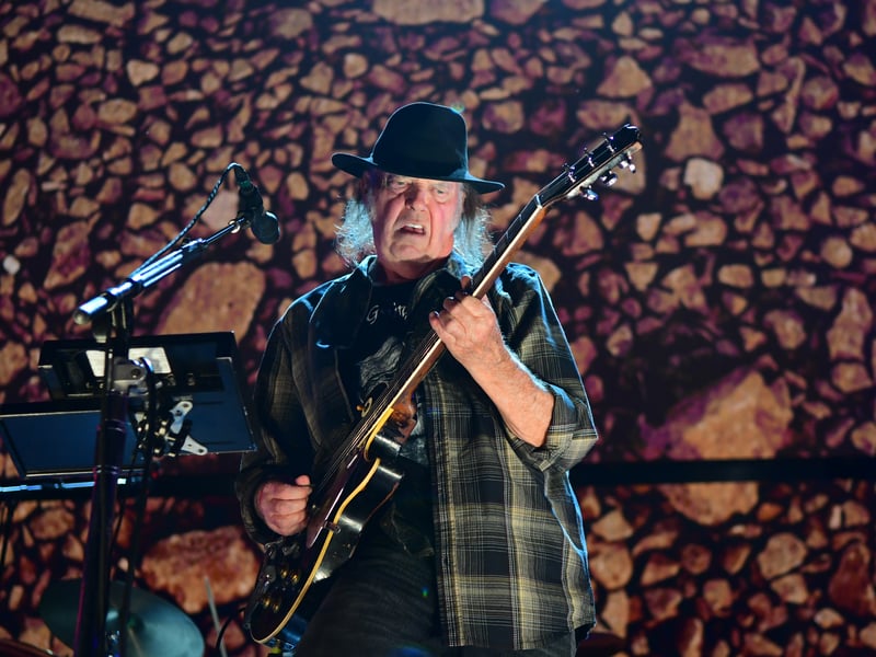 Neil Young's timeless songwriting and folk-rock sound have earned him 6,758,527 streams, appealing to a dedicated audience.