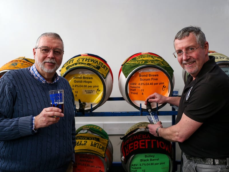 Geoff Scott, left, and Dean Bond, brewer and owner at Bond Brewery 
Picture: Chris Moorhouse (010325-50)
