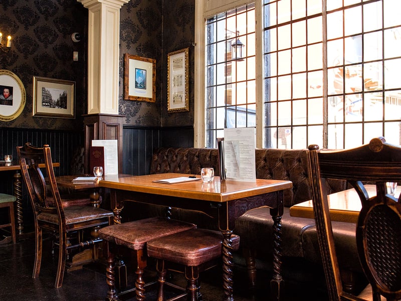 Birmingham’s The Shakespeare Summer is a speciality pie house. Many have recommended its chicken and mushroom pie.