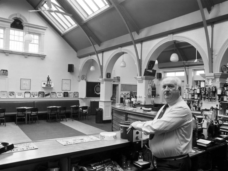 Manager Jimmy Yuill behind the bar at the Dean Tavern in Midlothian 1987, a pub run on Gothenburg principles (a 'Goth' pub).