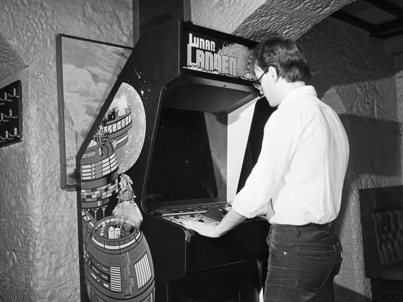 The new Space Invader (Lunar Lander) computer pub game in September 1980.