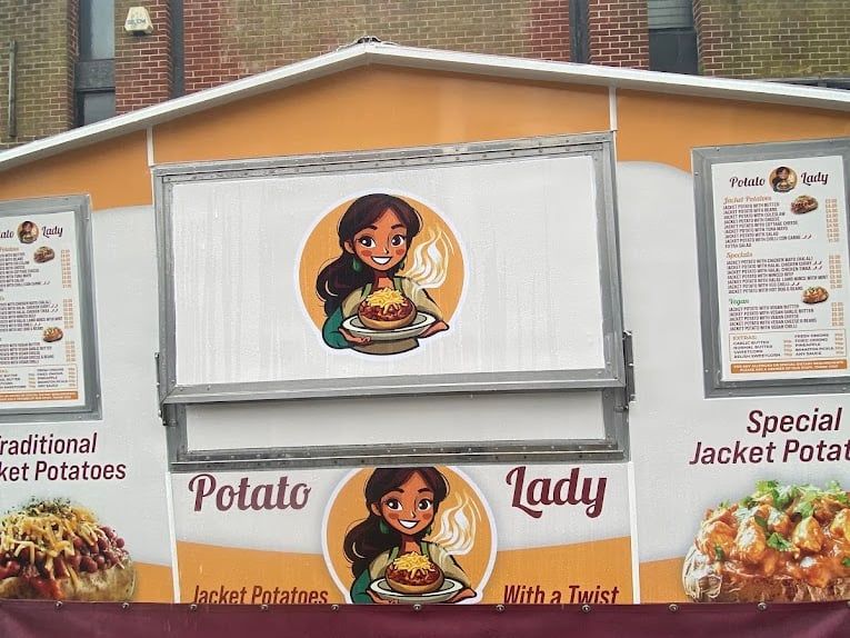 Potato Lady in Derby has a 4.8* rating from 58 reviews. A Google reviewer said: “Amazing service from the lady herself, very helpful and extremely friendly. Food was 10/10. Would definitely visit again!”
