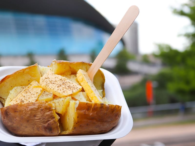 Potato Dog in London has a 4.9* rating from 167 reviews. A Google reviewer said: “Great atmosphere and excellent service. Affordable pricing... I really loved the food.”