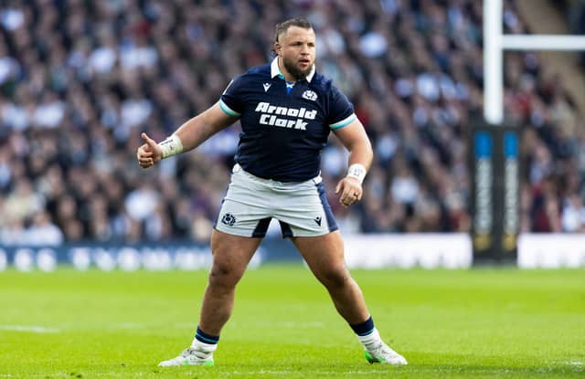 A couple of bulldozing runs got the crowd going. Solid display at prop. Came off for Rory Sutherland just after the hour-mark. 7