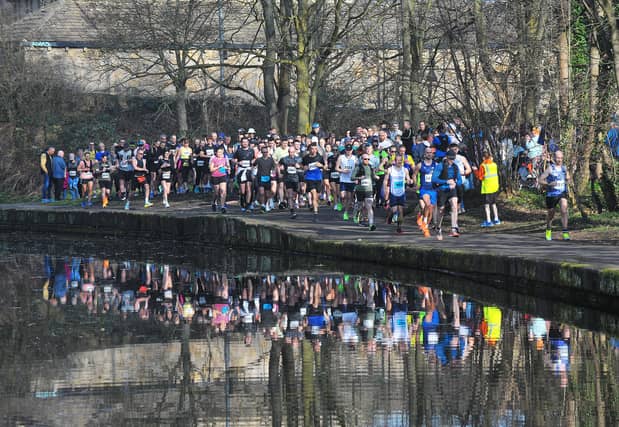 Runners set off.