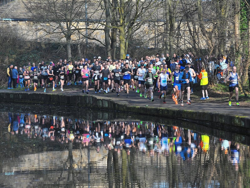 Runners set off.