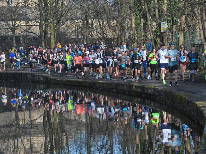 Runners set off from Kirkstall. 
