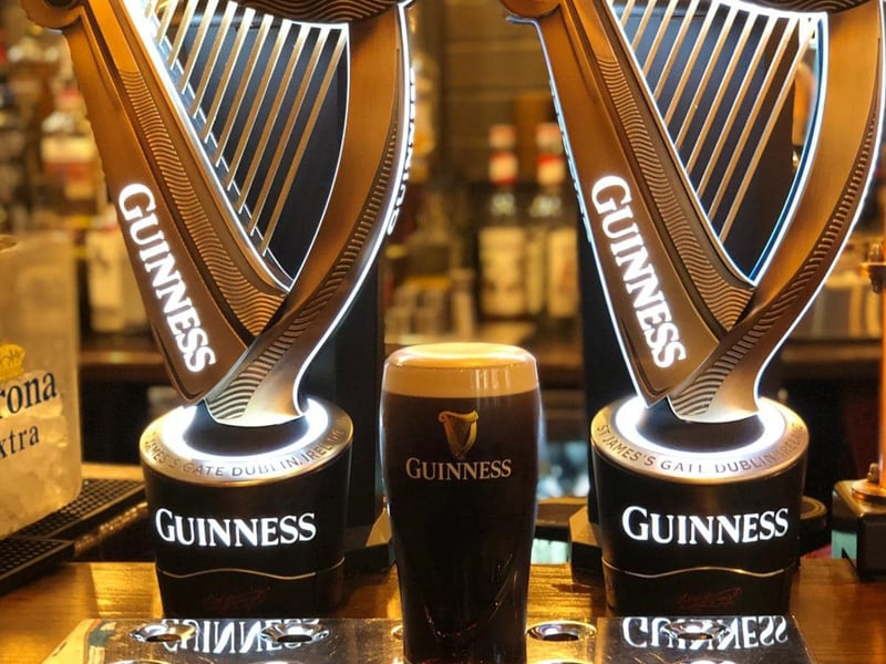 O’Shea’s in Manchester serves up classic pub grub, which can be enjoyed alongside live music. It has been described as “a drinking den”.