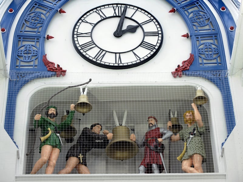 Most shoppers rush right past this elaborate Victorian timepiece in Thornton's Arcade. It is considered one of the finest surviving examples of Victorian street clocks, featuring moving, life-size figures from Sir Walter Scott's novel Ivanhoe (including Robin Hood and Richard the Lion-Heart) that perform a small mechanical dance every fifteen minutes.