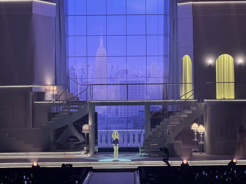 The show took place on a huge set with a cityscape background.