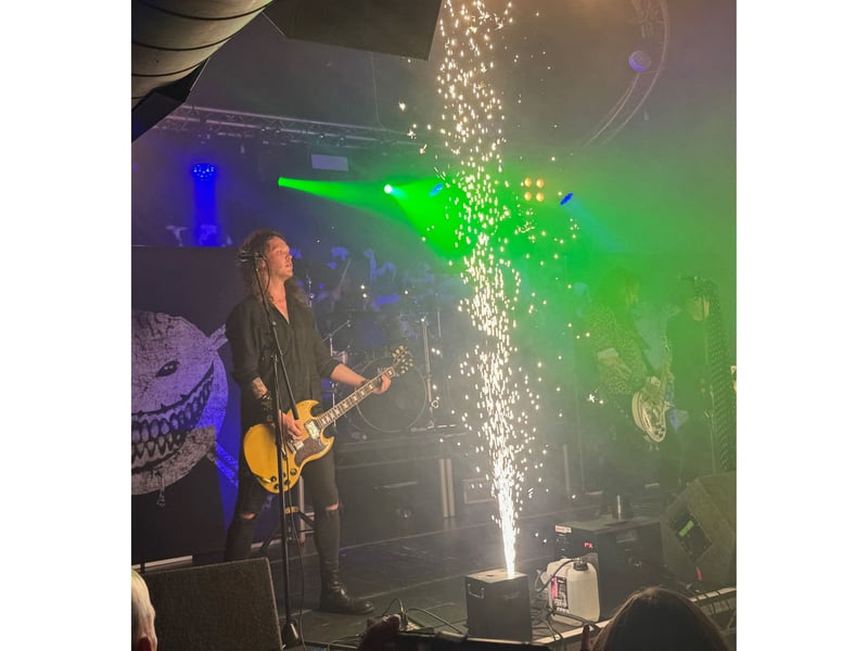 The Wildhearts encored with fan favourites 'Inglorious' and 'My Baby is a Headf*ck'.
