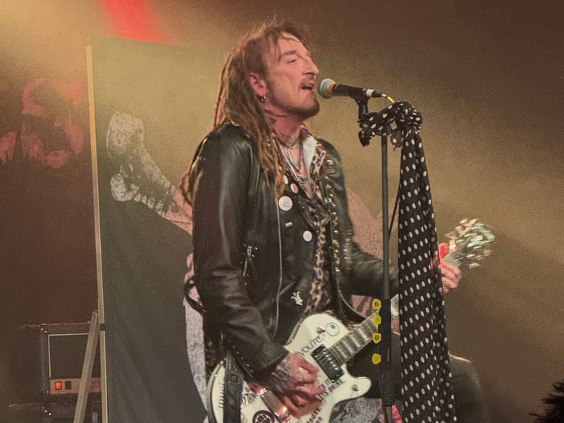 The Wildhearts started the gig with 'Suckerpunch' from debut album 'Earth vs. The Wildhearts'.