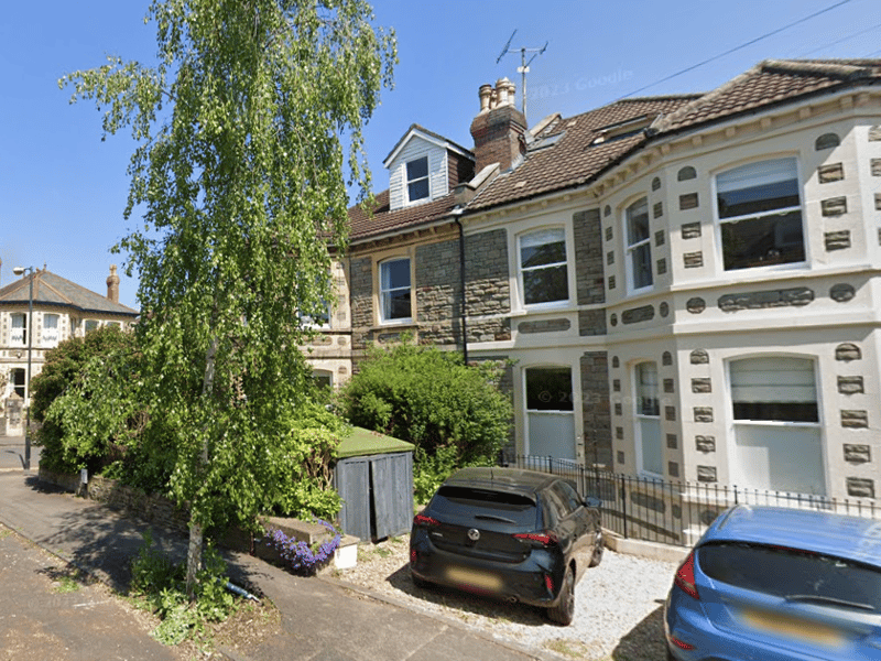 23 properties sold between March 2024 and March 2025. On average, properties sold after 122 days.