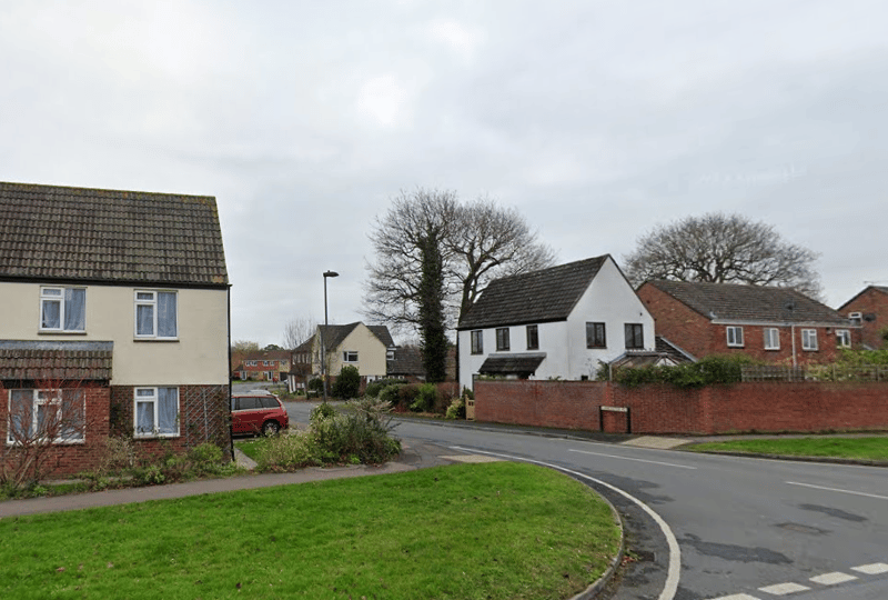 52 properties sold between March 2024 and March 2025. On average, properties sold after 136 days.