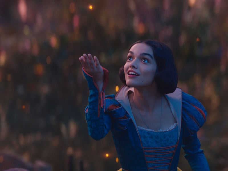 Disney's live-action remake of the classic fairy tale faced significant challenges from the outset. Plagued by extensive reshoots, a ballooning budget, and controversial casting and public relations surrounding comments from its star, the film struggled to find an audience. Despite Disney's marketing push, Snow White failed to capture the magic of its animated predecessor, resulting in a staggering financial setback for the studio. 💰 Estimated Losses: $165 – $200 Million