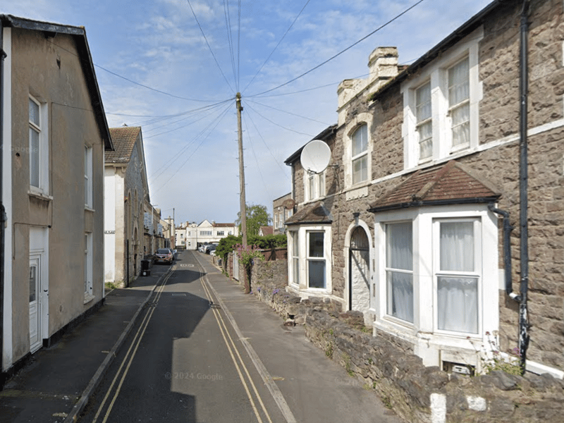 28 properties sold between March 2024 and March 2025. On average, properties sold after 152 days.
