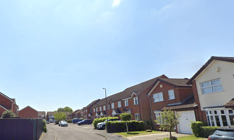 32 properties sold between March 2024 and March 2025. On average, properties sold after 157 days.