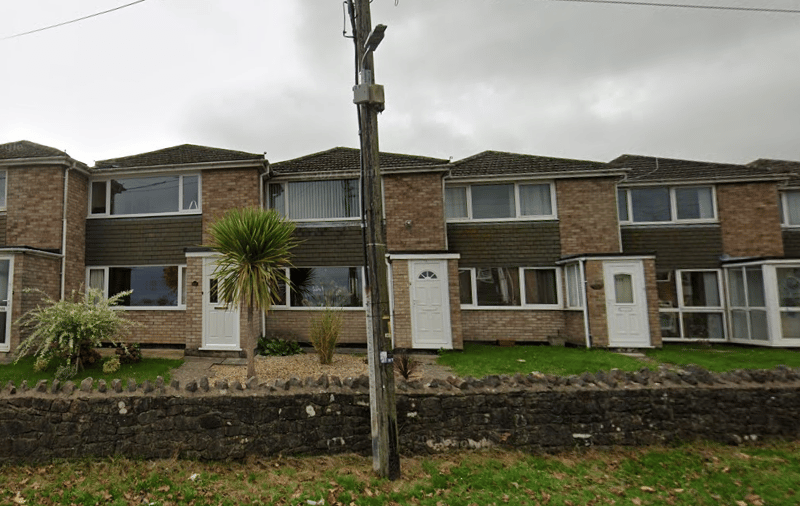 17 properties sold between March 2024 and March 2025. On average, properties sold after 149 days.