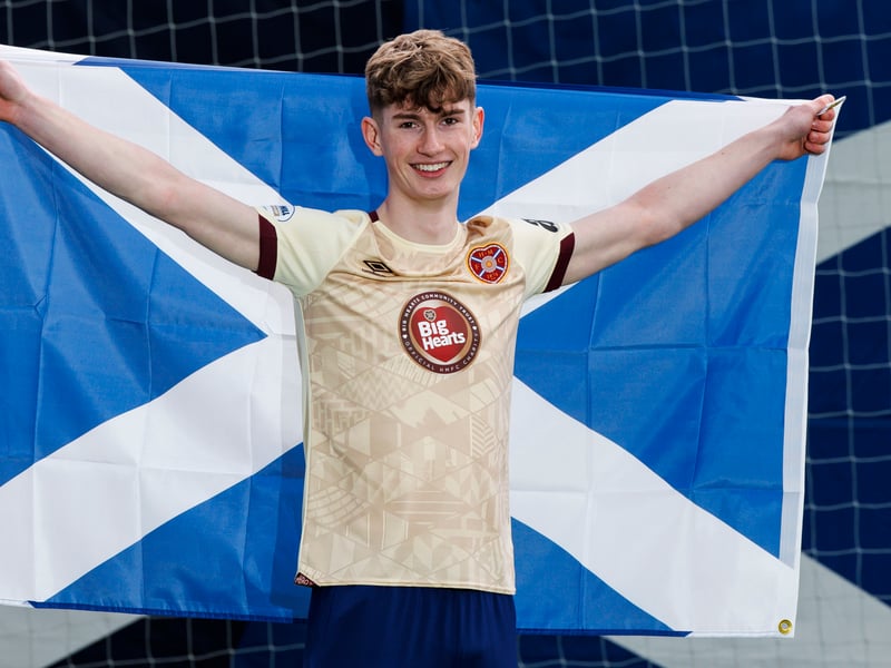 Making his senior debut as a late replacement for Robertson. A moment to cherish for the 18-year-old. Occupied the No.10 role. 