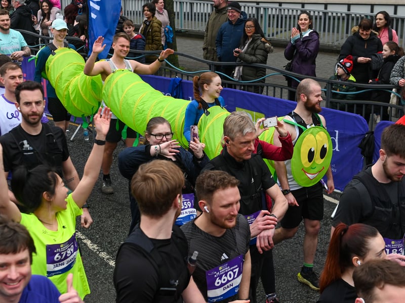 Runners near the start at Arundel Gate. Photo: Charley Atkins, National World