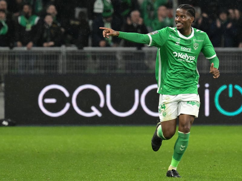 Sunderland confirmed that Pierre Ekwah has completed a permanent transfer to AS Saint-Étienne. The midfielder moved for an undisclosed fee after the Ligue 2 side triggered an option in the agreement that saw the Frenchman spend the 2024-25 season on loan at the Stade Geoffroy-Guichard.