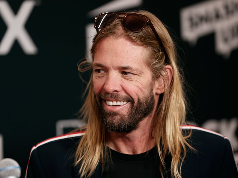  Taylor Hawkins of Foo Fighters attends the 36th Annual Rock & Roll Hall Of Fame Induction Ceremony at Rocket Mortgage Fieldhouse on October 30, 2021 in Cleveland, Ohio. 