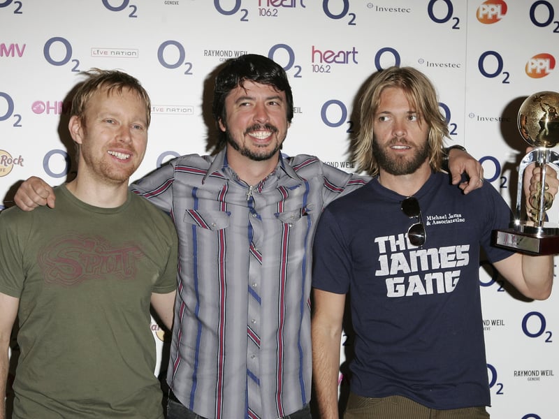  Nate Mendel, Dave Grohl and Taylor Hawkins of  Foo Fighters, winners of the International Award pose in the awards room at the O2 Silver Clef Lunch, an annual awards honouring songwriting and performance in aid of Nordoff-Robbins Music Therapy,  at London Hilton on June 16, 2006 in London, England.