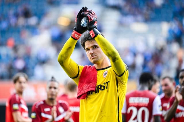 Sunderland want to sign a new goalkeeper and they have been linked with Royal Antwerp shot-stopper Senne Lammens. With Djordje Petrović now heading to Bournemouth, Sunderland are among the clubs showing interest in Lammens. Some media outlets have rated him as worth around £30million.