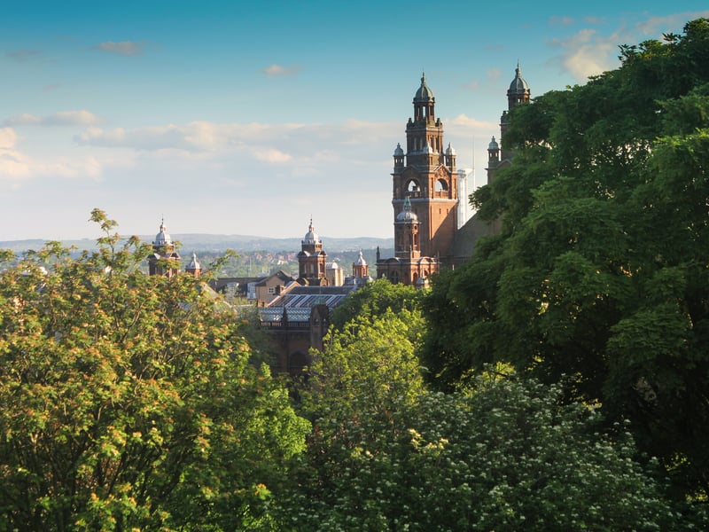 Like Edinburgh, Glasgow is home to a number of historic locations and impressive buildings but there are areas of natural beauty tucked away in the city too.