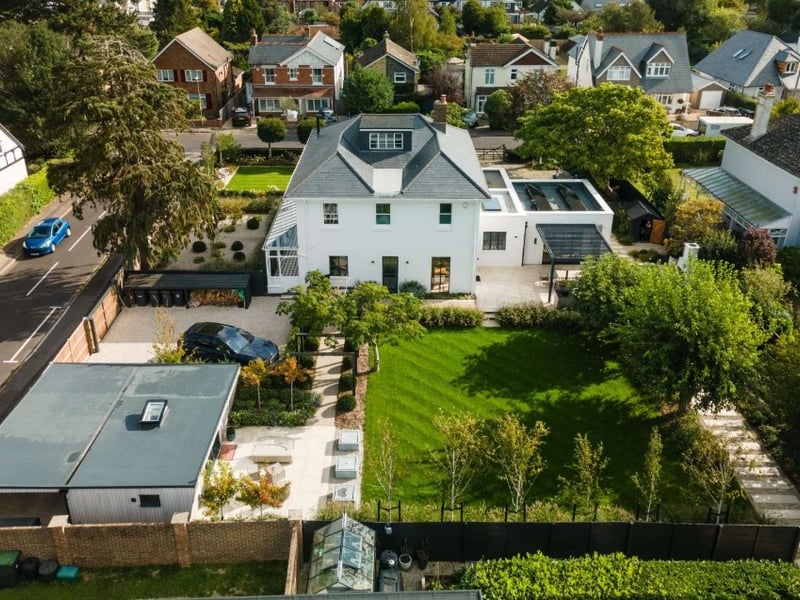 This sensational four bedroom home is impeccable throughout with three bathrooms and four reception rooms.