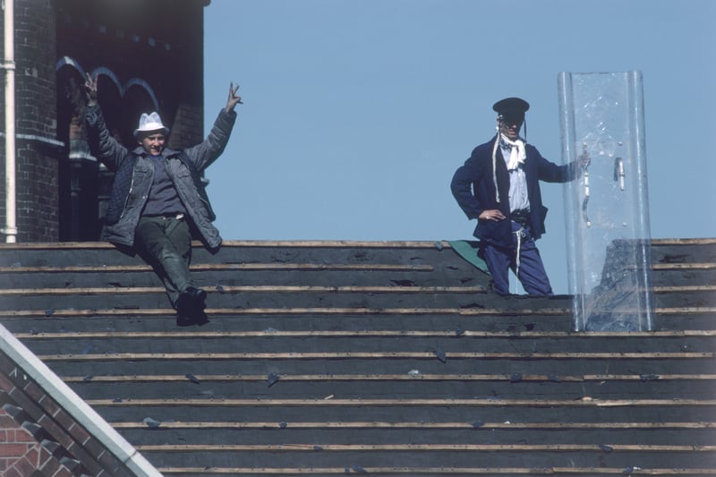 Hmp Exeter Riots 11 rare pictures of HMP Manchester when it was Strangeways Prison ...