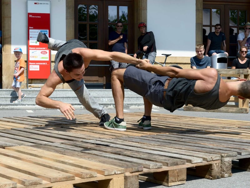 Wibsey Park hosts this unique show from Swiss performers Cédric Gagneur and Marc Oosterhoff.  Blending dance, theatre and contemporary circus, Palette(s) uses the humble pallet as the centerpiece to explore themes of balance, falling, and perseverance.    
