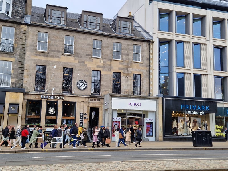 Planning permission has been granted for 10 serviced apartments on the second and third floors of 95-96 Princes Street.
Six will face onto Princes Street and the others onto a courtyard off Rose Street South Lane.