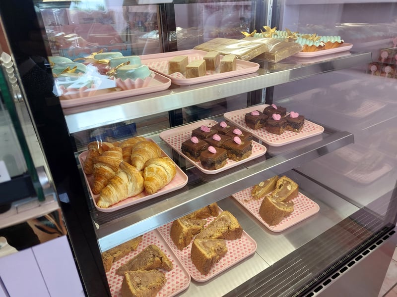 Bakerellys serves a range of sweet treats from cakesicles and cookie pies to Dubai chocolate and croffles (a mix between a croissant and waffle)