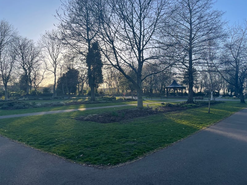 Opening in 1890, Dartmouth Park in Morley contains a bandstand, four full-sized tennis courts, a grass football pitch and MUGA. It is popular with dog walkers, families, and joggers. Visitors can then enjoy a drink on nearby Queen Street - located a short walk away.