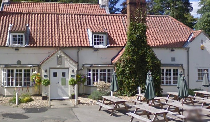 Pipe and Glass is praised for its food, with chefs using prime local produce within their dishes. It is known as a “destination dining pub”, which also accommodates hotel guests. 