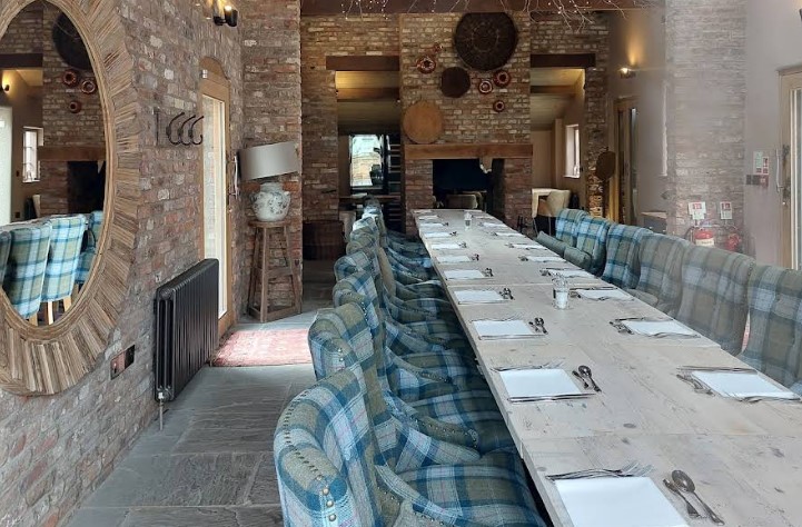 Alice Hawthorn Inn is located within a historic building, first being known in 1781 as The Bluebell. It was later named Alice Hawthorn Inn after a successful racecourse, which took its name from the daughter of a blacksmith. It boasts a Mibrasa charcoal oven. 