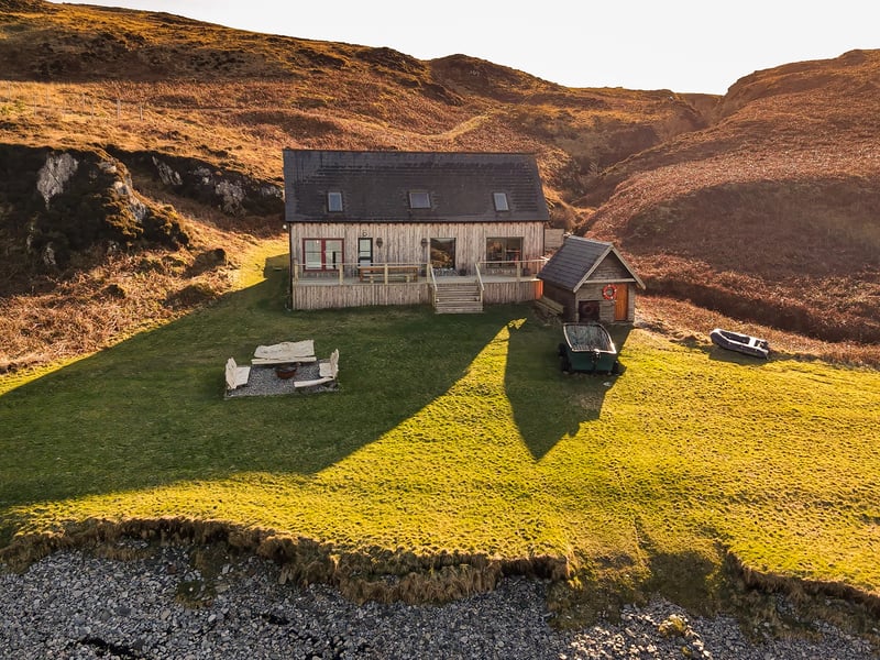 On the western side of the Knoydart Peninsula, Doune Bay Lodge can be found.