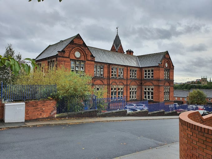 Homes near Quarry Mount Primary School sold the fastest, spending on average 113 days on the market. The average house price was £303,227.