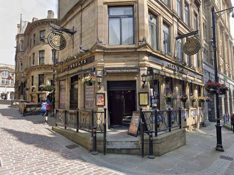 The City Vaults is a modern gastropub in a traditional setting that serves great drinks and food. Highly rated on Google, one recent visitor said: "Very warm and professional atmosphere. Loved it. Will very likely be visiting again."